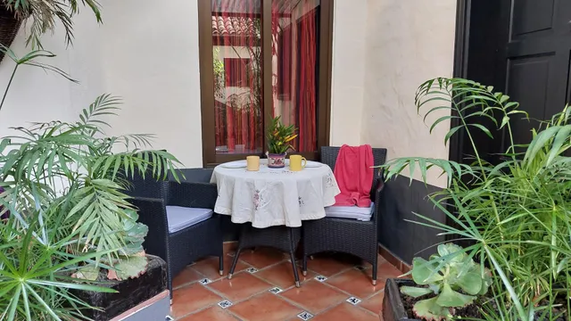 Hotel Aparthotel Boutique histórico con 12,3% de rentabilidad y licencias – Share Deal — 24