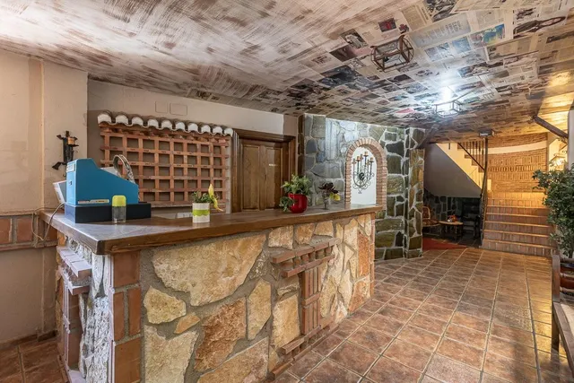 EN VENTA HOTEL Y RESTAURANTE LOS PINILLOS — 37