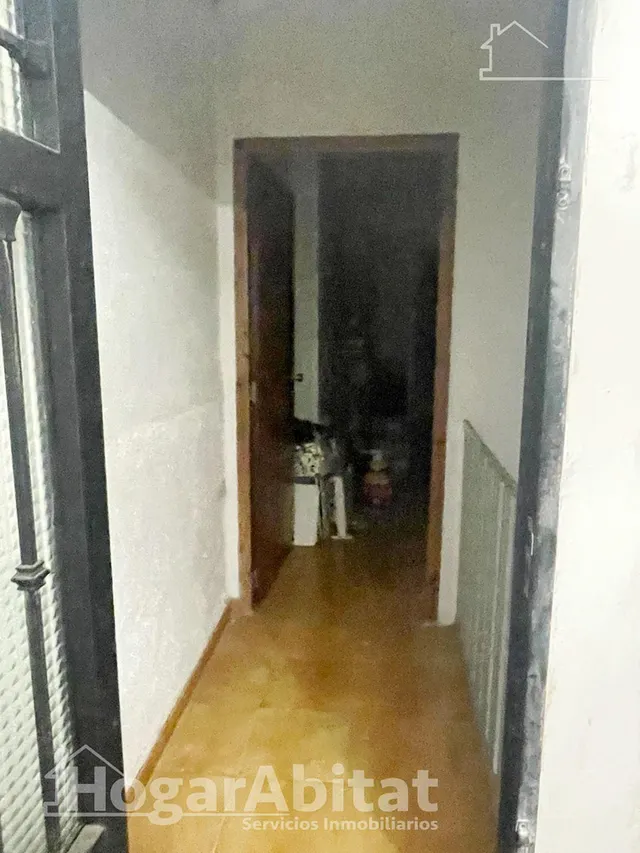 AMPLIA CASA CON MUCHAS POSIBILIDADES — 32
