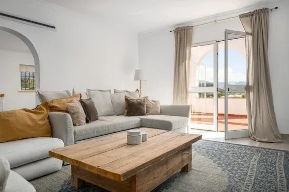 Villa exclusiva con piscina privada y casa de invitados independiente — 28