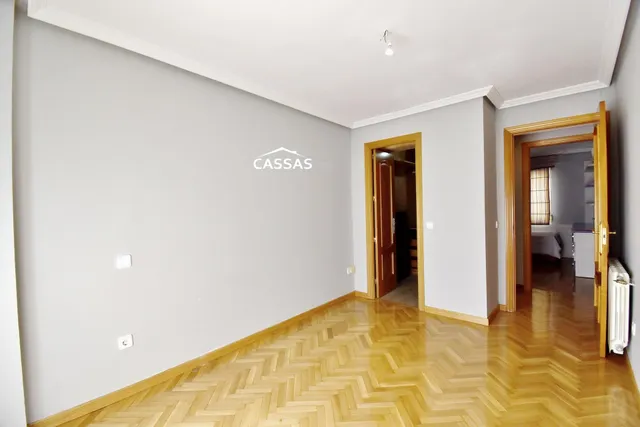 ZONA CENTRO-  Piso de 3 dormitorios y terraza. Ascensor. — 39