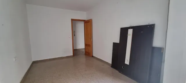 PISO CON VISTAS DESPEJADAS Y BALCÓN — 9