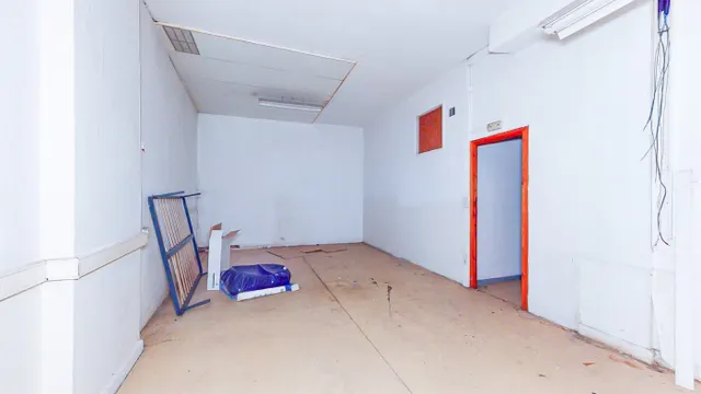 Local 400 m2 en dos plantas.Zona Conde de Aranda-Portillo — 12