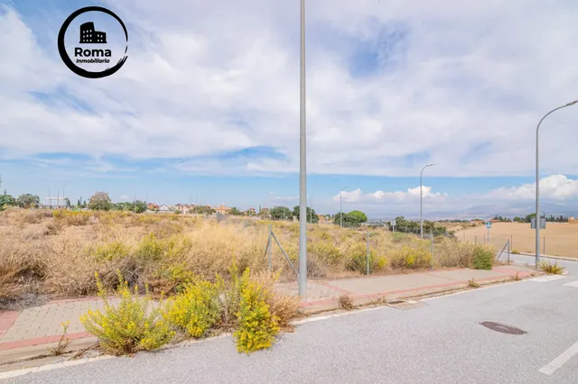 Oportunidad en venta de solar urbano en Otura — 27