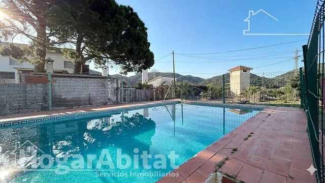 ¡VISTAS A LAS MONTAÑAS! CHALET CON PISCINA PRIVADA, TERRAZA,