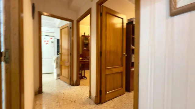 ¡Tu nuevo hogar en este encantador piso en un edificio con carácter del año 1975 y 4 habitaciones! — 22