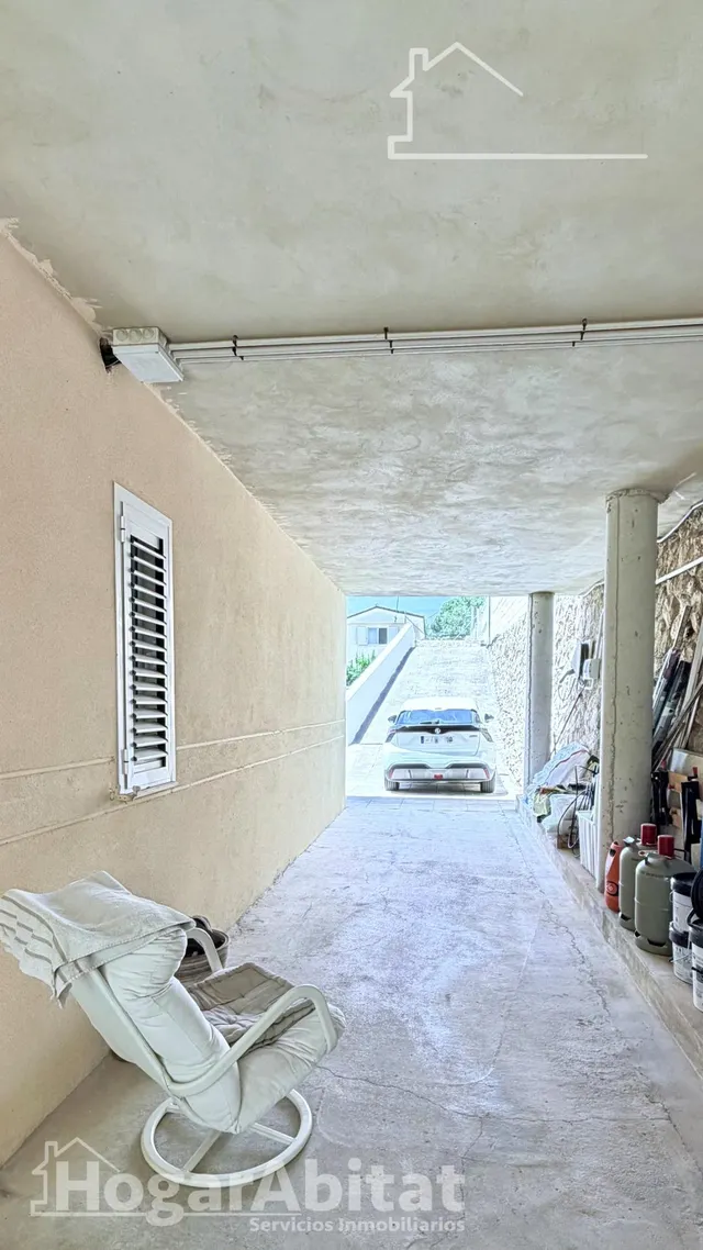GRAN CHALET DE DOS PLANTAS CON PISCINA Y VISTAS DESPEJADAS — 42