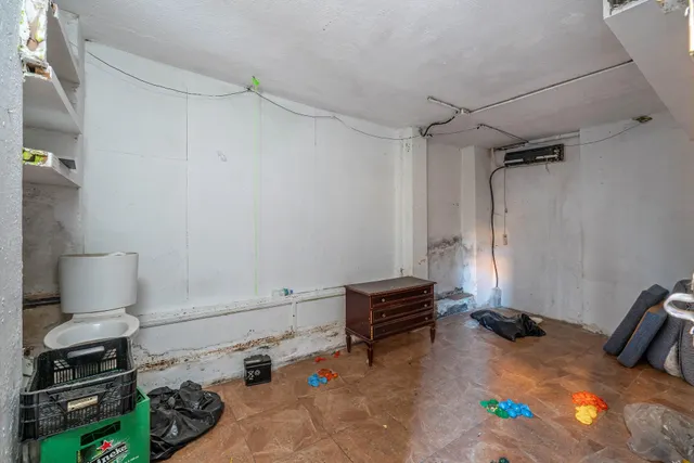 Local comercial de 200 m2 cerca del estadio Los Carmenes, magnifica oportunidad de inversion — 9