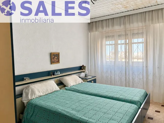 Casa adosada con terrazas, patio y buhardilla en ayora — 13