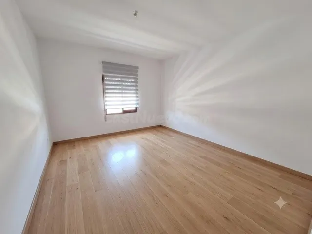 Amplia casa con 5 dormitorios, patio y planta baja ideal para garaje, negocio o proyecto — 5