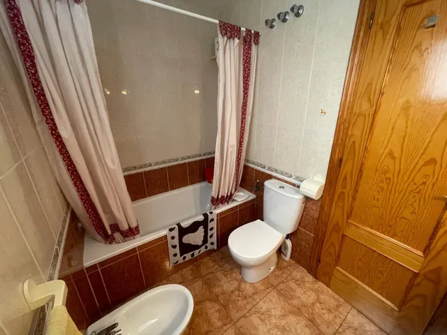 Apartamento con garaje y piscina en el centro de Torrevieja — 21