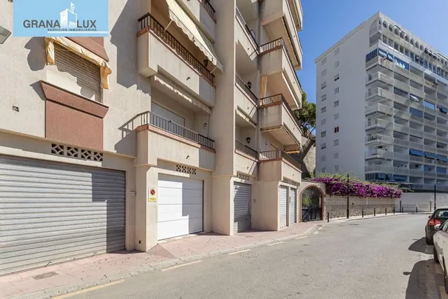 Piso con garaje y trastero en Almuñecar — 28