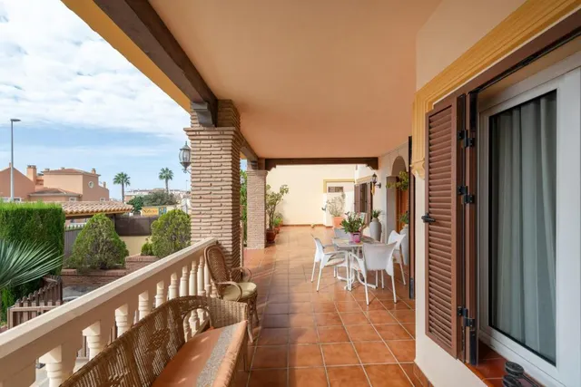 DOS CHALETS  A 100 METROS DE LA PLAYA, RINCON DE LA VICTORIA — 35