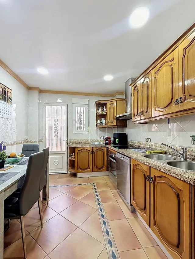CHALET ADOSADO EN CALLE CAZADOR, HUETOR VEGA — 10