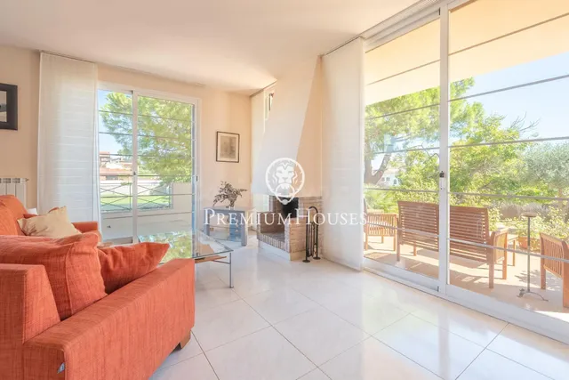 Casa con jardín y piscina en L'Aragai - foto 5
