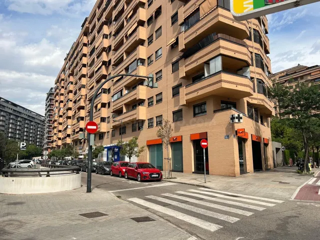 LOCAL EN RENTABILIDAD ZONA AV. DE FRANCIA - foto 2