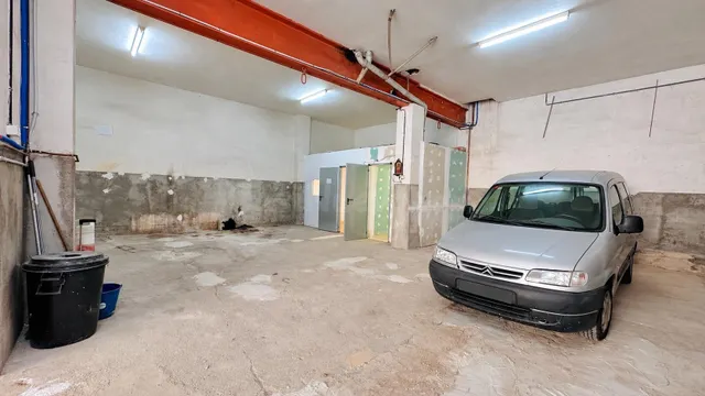 Local diáfano con acceso para vehículos en Terrassa
