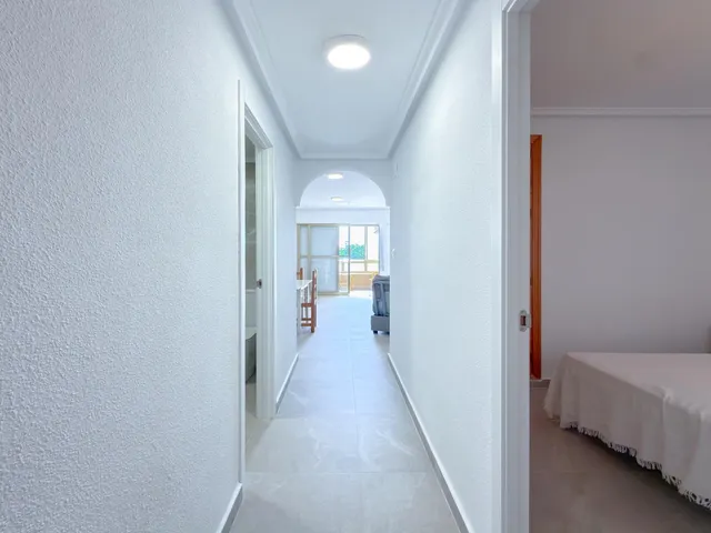 OPORTUNIDAD! Fantástico apartamento reformado con confortable terraza y vistas despejadas (210 Mts playa) — 19