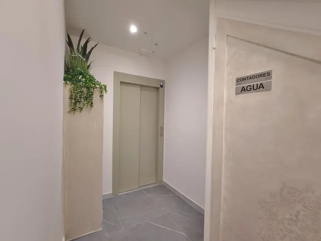 Edificio totalmente reformado en pleno centro de Granada — 8