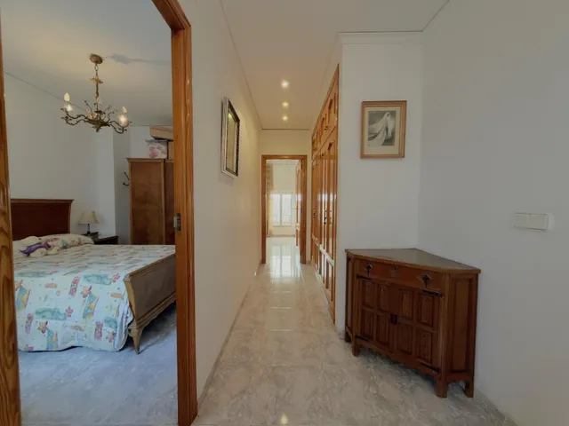 Casa con patio, terraza y acceso a dos calles en el centro de Beniarjó — 25