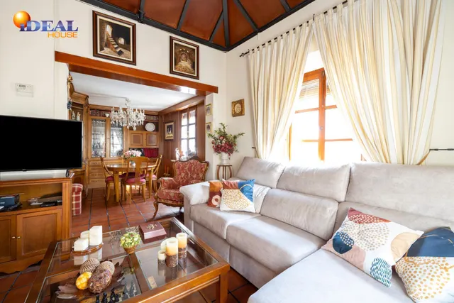 GRAN CASA EN ALBAICÍN BAJO. — 33