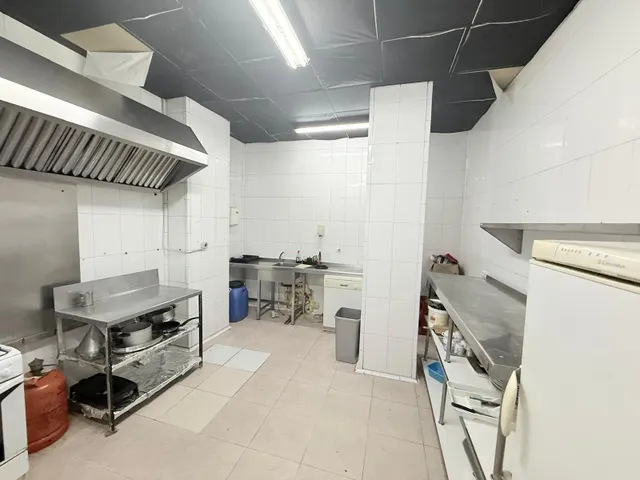¡Tu negocio en el foco de atención! Local comercial de 97 m2 muy luminoso en Carolinas Bajas — 26