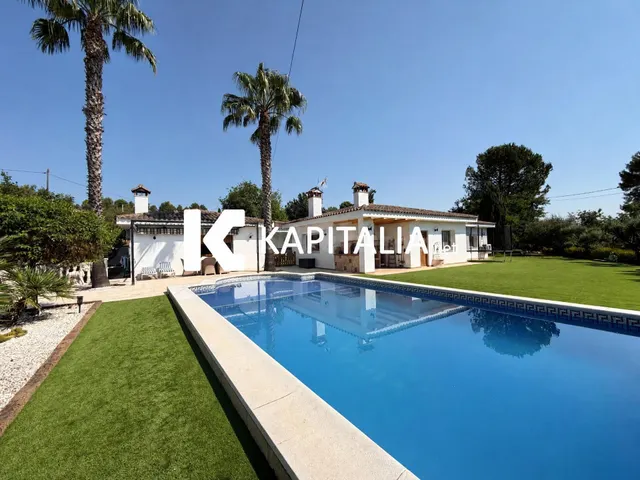 Exclusivo chalet de diseño en venta en Ontinyent, a un paso  - foto 4
