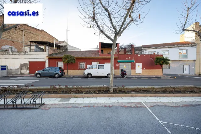 Casa con estupenda ubicación en Armilla. avenida de los ogíjares — 19