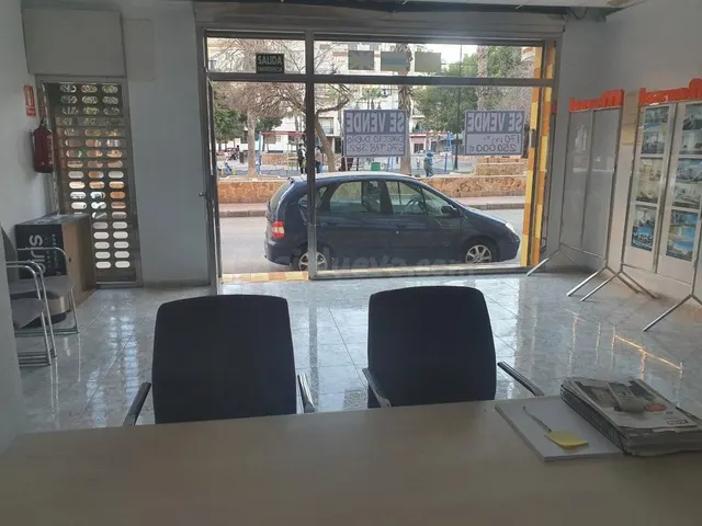 ESPECTACULAR LOCAL COMERCIAL EN TORREVIEJA — 2