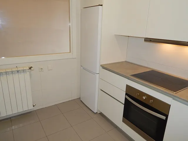 ETXEA vende piso en la Plaza de Castillo, 3 dormitorios, 2 baños, ascensor, 2ª altura — 6