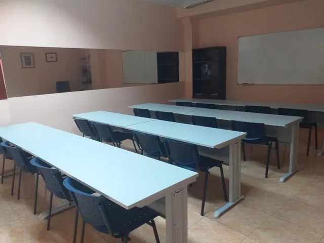 LOCAL ADAPTADO A AULAS ENSEÑANZA — 8