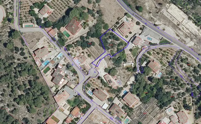 PARCELA DE 1.157M2 URBANA CON POSIBILIDAD DE CONSTRUIR VILLA - foto 2