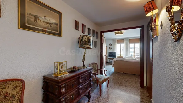 Amplia Vivienda en Avenida César Augusto con Garaje - foto 5