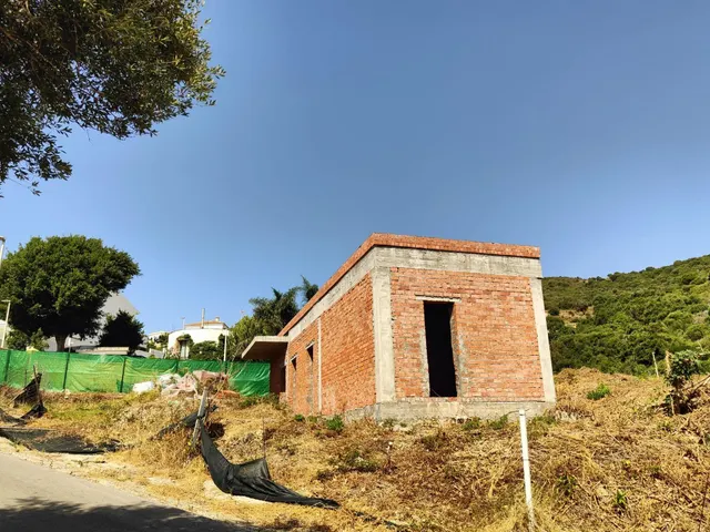 VIVIENDA EN CONSTRUCCIÓN EN EL FARO — 9