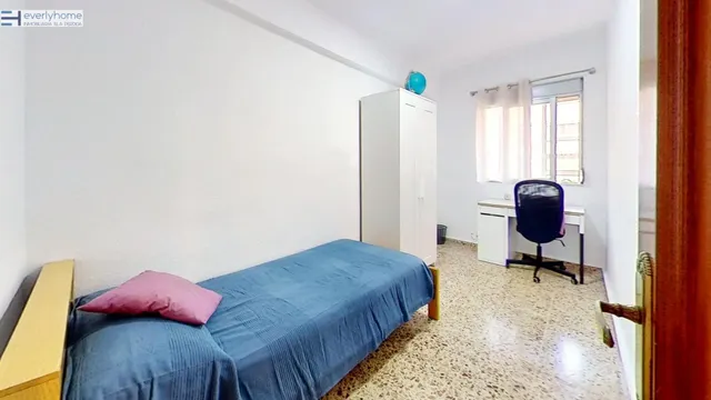 Piso totalmente exterior de 4 habitaciones con ascensor en  Ayora – Blasco Ibáñez — 15