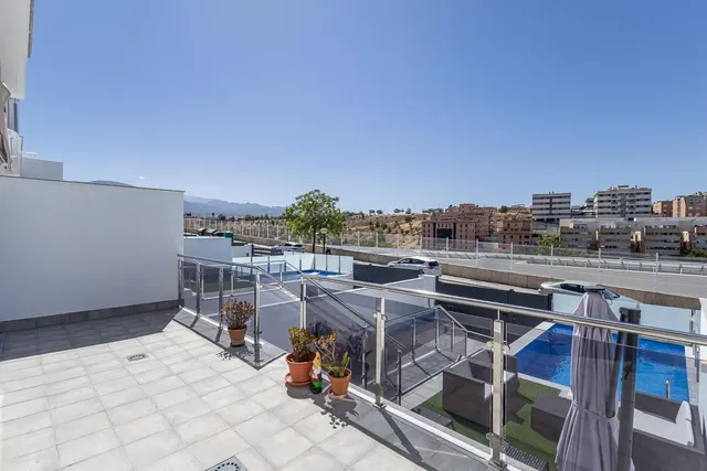 Vivienda de lujo en Urbanización SERRALLO HILLS. — 8