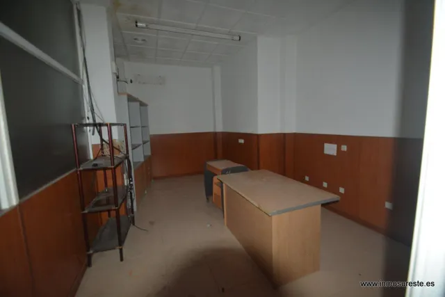 Local comercial a la venta en el centro de Orihuela, con 275 m2. construidos. — 10