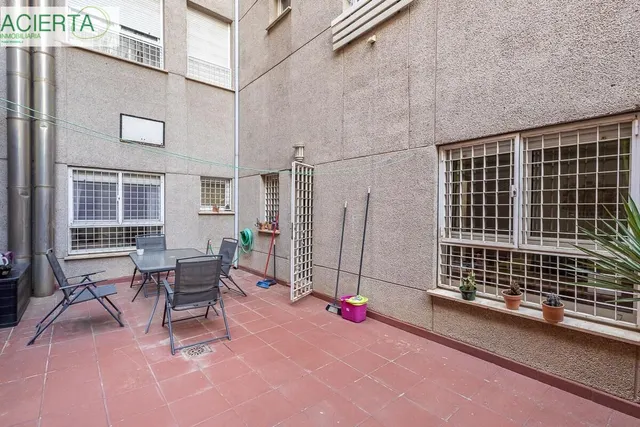 Piso con gran patio en Carretera de la Sierra — 11