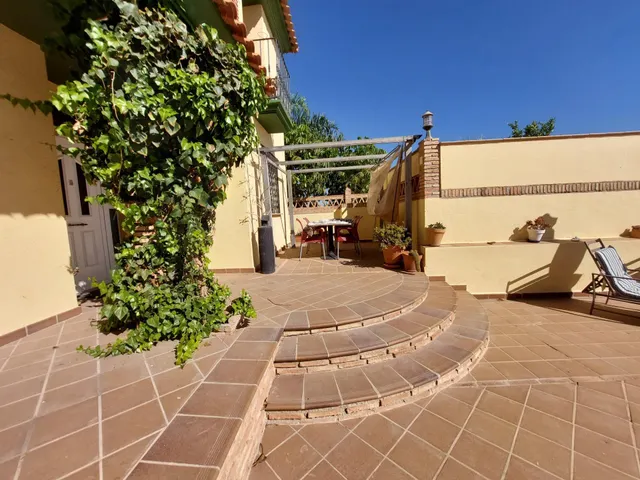 Chalet 6 dormitorios 3 baños, terrazas y piscina en Burjulú. — 6