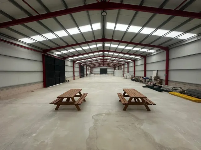 FINCA DE 15.334 M2 CON NAVE DE 860 M2 EN TORTOSA — 2