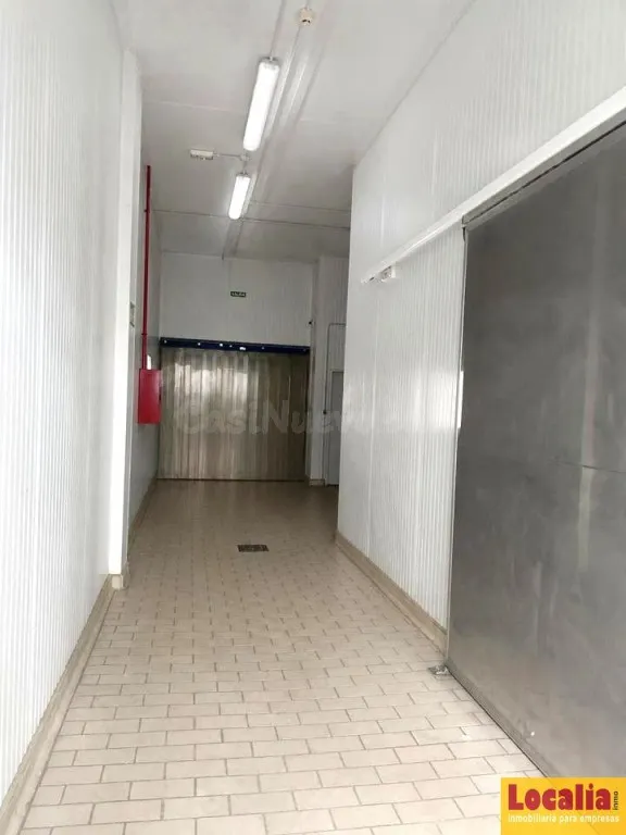 Nave Industrial en venta en Cartes de 1328 m2 - foto 5