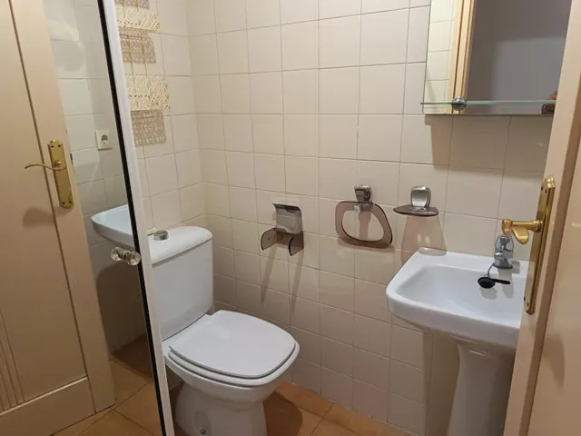 Se vende piso pegado al hospital con todos los servicios a mano — 23