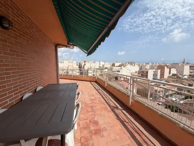 Ático con terraza, Alicante, Torrevieja. 2 habitaciones, 82 m2, 1 kilómetro del mar — 2