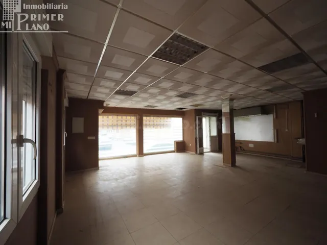 Local Comercial Versátil en Tomelloso: Oportunidad de Invers