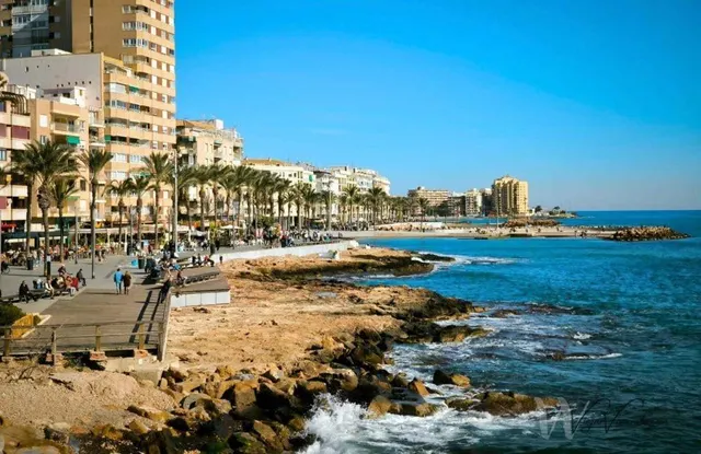 Bungalow alto orientado al sur con gran solárium privado a tan sólo 750 metros de la playa — 13