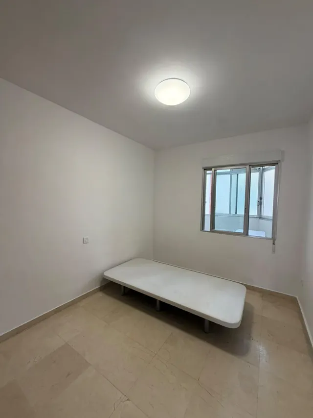 ALQUILER DE EXCELENTE Y AMPLIA VIVIENDA QUE HACE ESQUINA EN ZONA CENTRO DE ALICANTE — 19