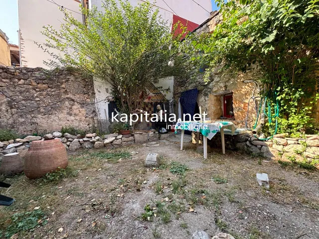 Amplia casa de pueblo en Alcalá — 34