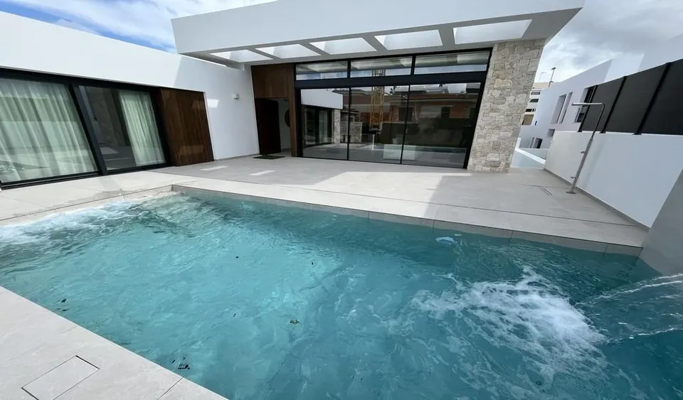 CHALET lujo en el campo de golf de la marquesa en rojales de alicante,