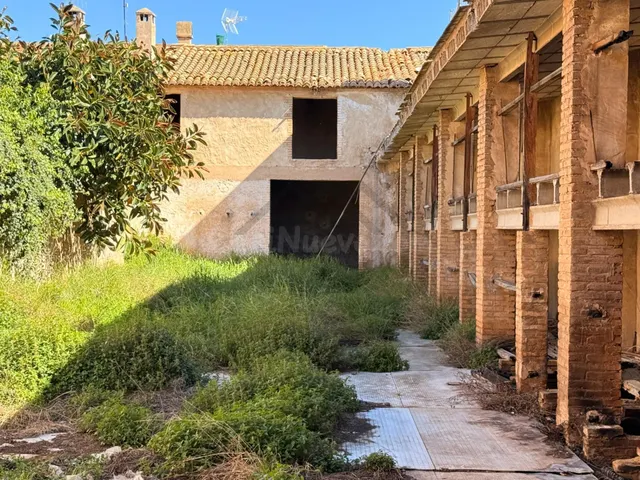 Parcela en el casco urbano del pueblo ideal para construir u - foto 2