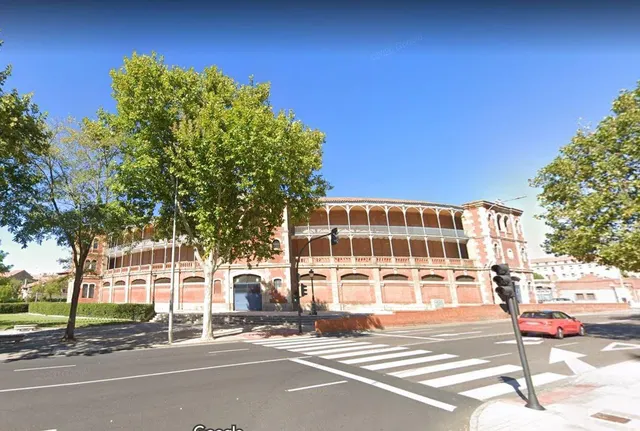 VENTA PLAZA DE GARAJE ABIERTA JUNTO A PLAZA DE TOROS. — 3